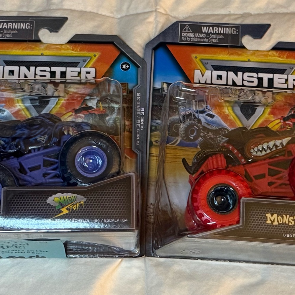 2 Trucks Monster Jam Toy Trucks Night Story and Monster Mutt Spin Master
